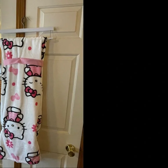 🎀 Hello Kitty Tiktok Viral Blanket 🎀 - Picture 3 of 5